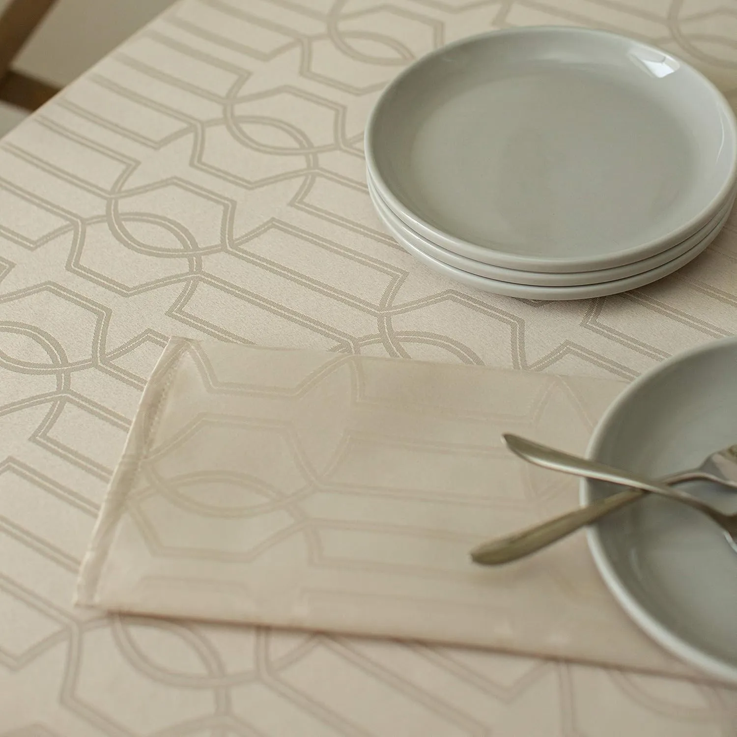 Benson Mills Orelle SPILLPROOF Jacquard Tablecloth, 60 in x 104 in, Cream