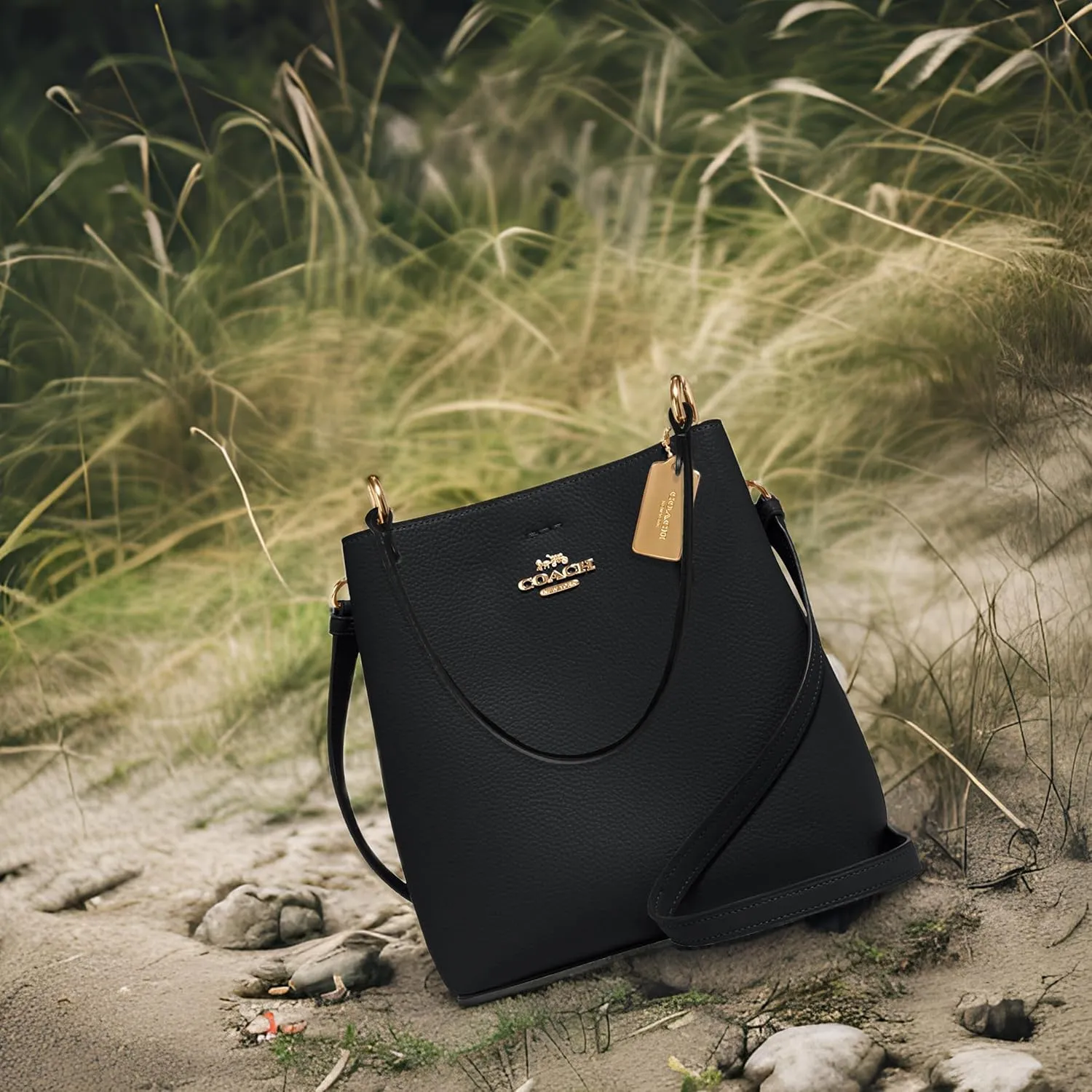 COACH Small Town Bucket, Black Oxblood