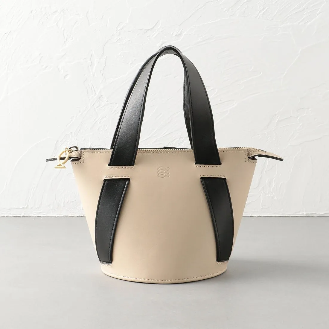 Cream   Black | Bucket Bag
