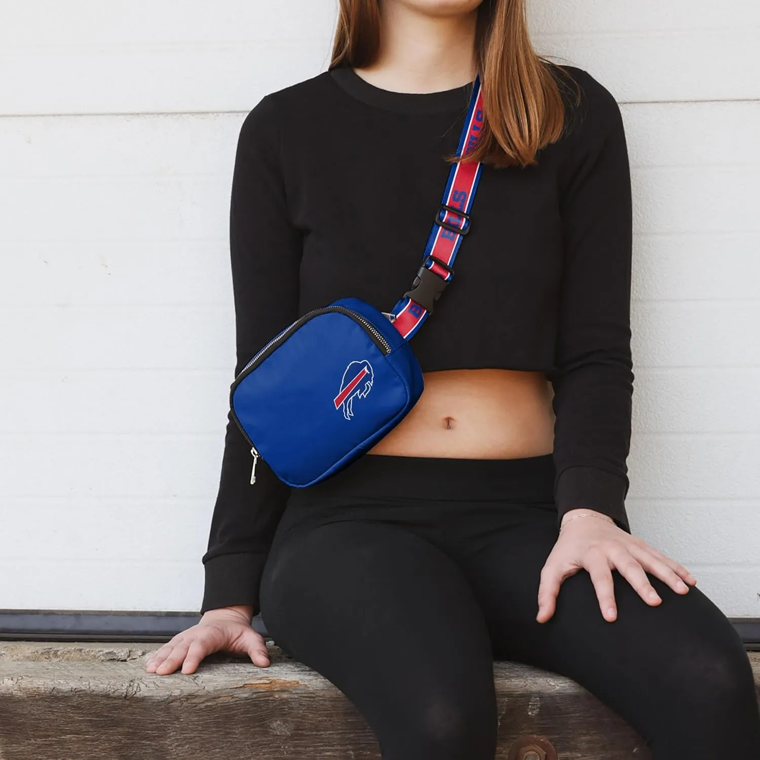 FOCO NFL Unisex-Adult NFL Team Color Wordmark Crossbody Belt Bag