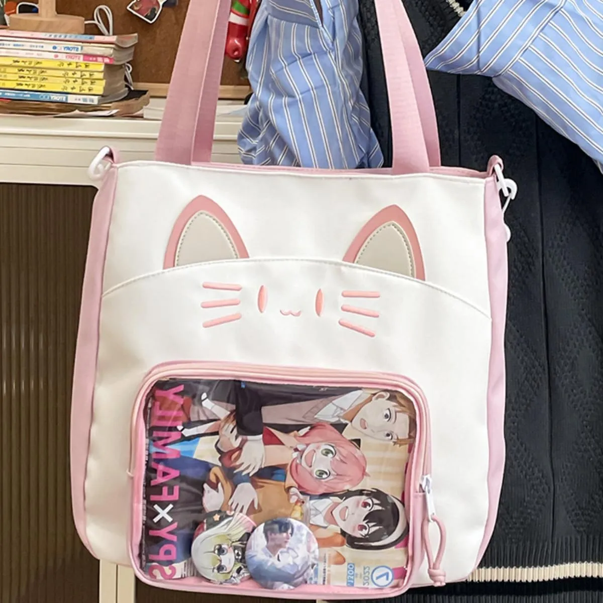Kawaii Cat Ita Bag with Insert Large Capacity Pin Display Bag Crossbody Y2K for Anime Cosplay Reflective (Pink)