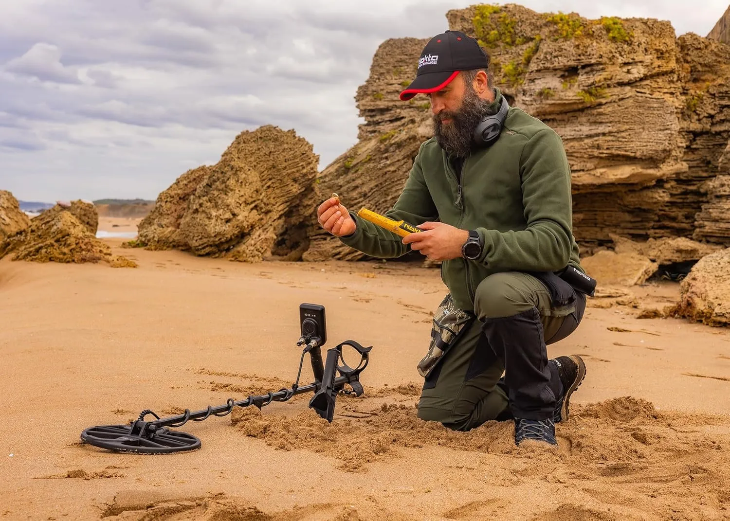 Nokta The Legend Metal Detector with Wireless Headphones and Accupoint Pinpointer, Professional Metal Detector Set (with Wireless Headphones and Pinpointer)