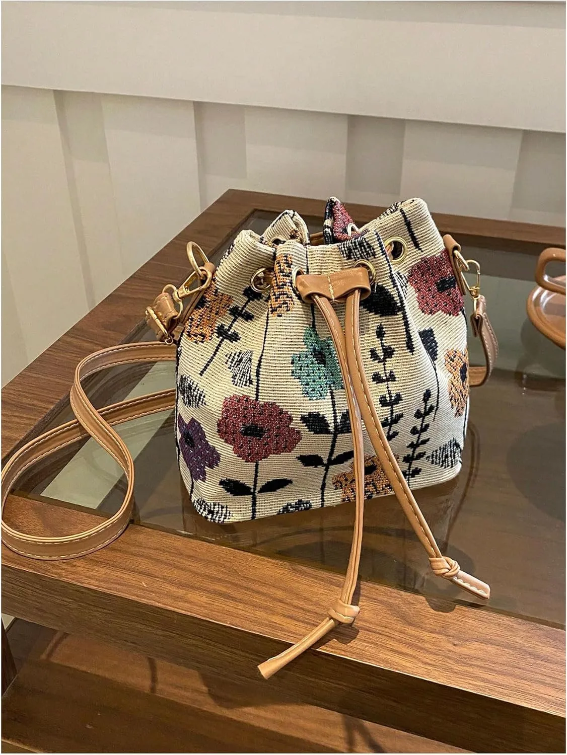 QWINEE Women's Floral Drawstring Bucket Bag Retro Vintage Small Crossbody Bag with Detachable Strap