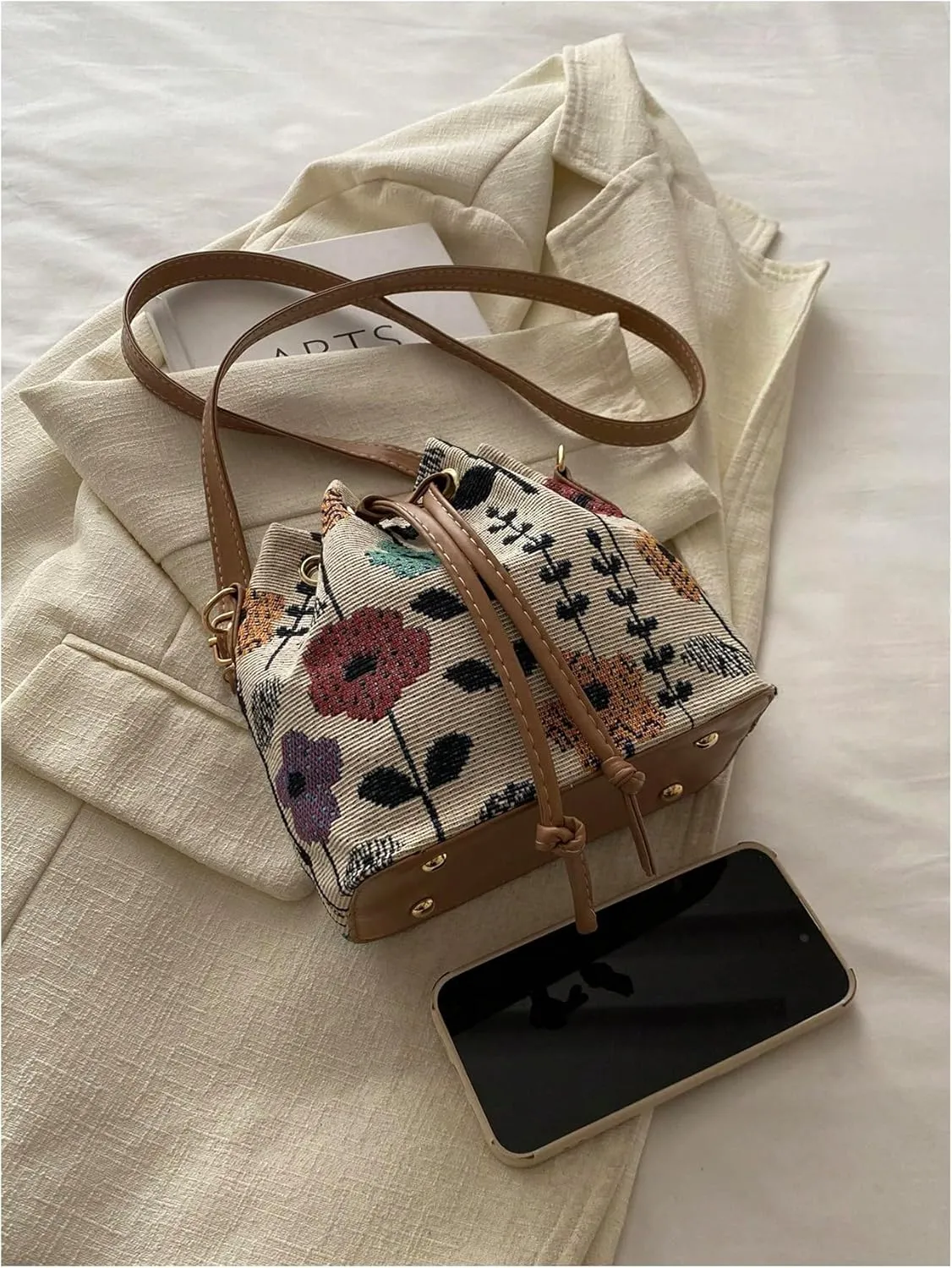 QWINEE Women's Floral Drawstring Bucket Bag Retro Vintage Small Crossbody Bag with Detachable Strap