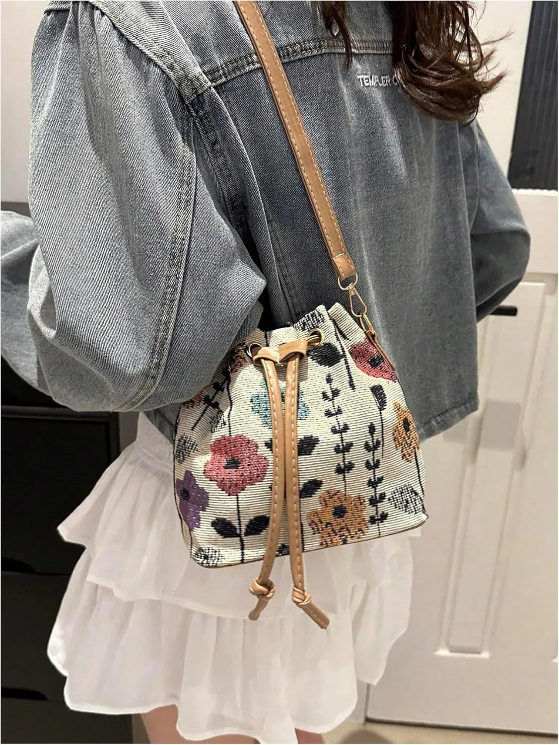 QWINEE Women's Floral Drawstring Bucket Bag Retro Vintage Small Crossbody Bag with Detachable Strap