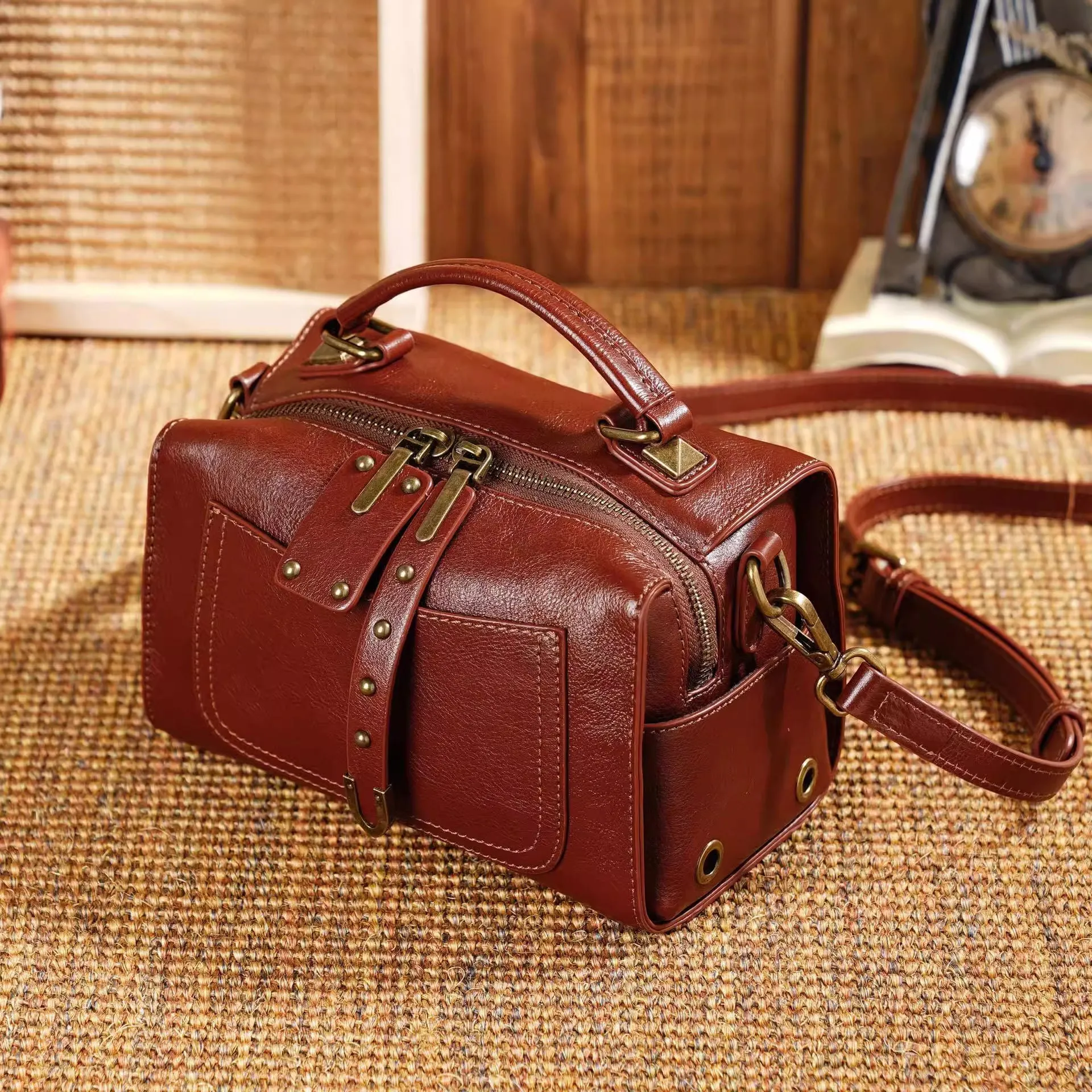 Spring and summer popular new bags, fashionable and versatile commuting bags, hand-held single shoulder crossbody pillows, trendy bags