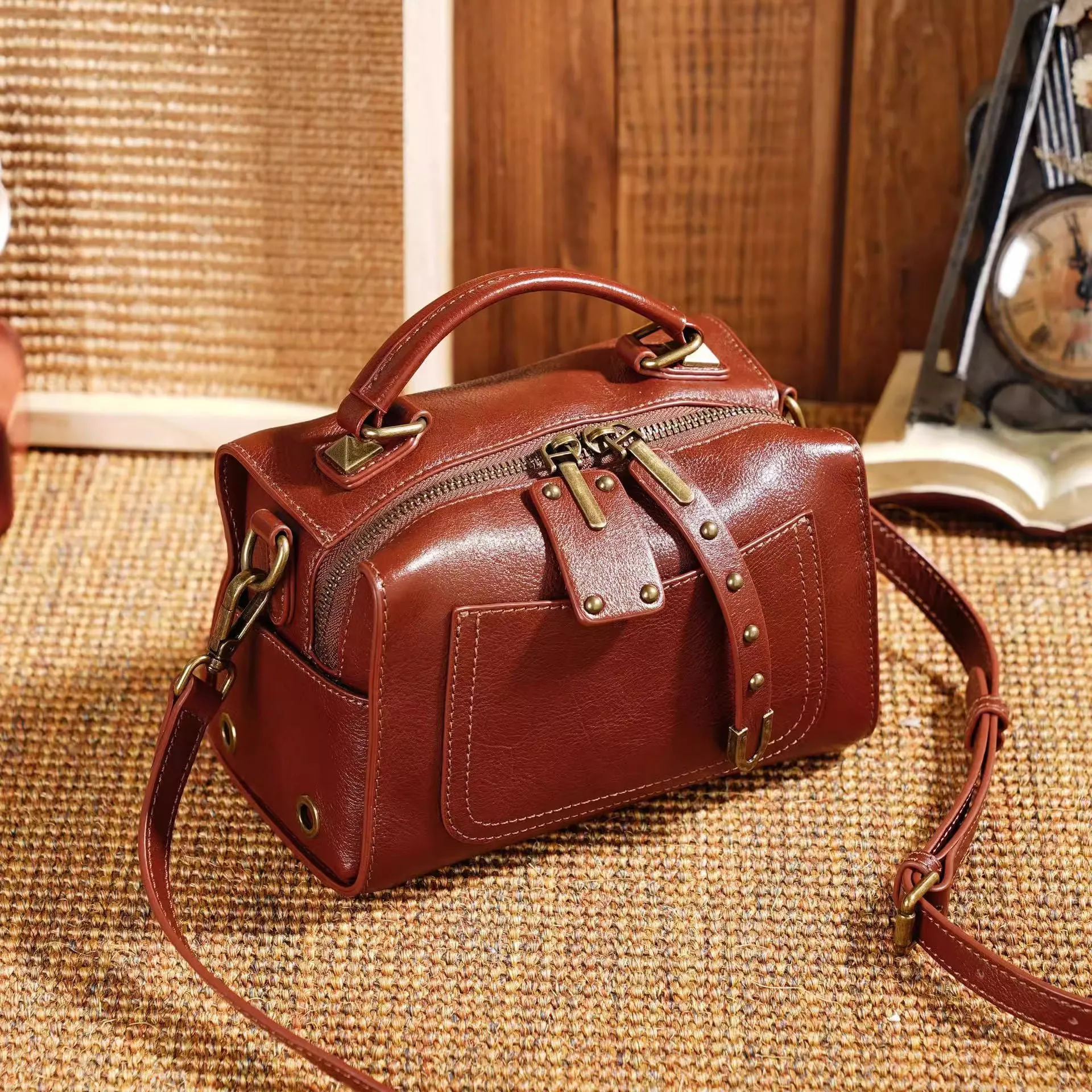 Spring and summer popular new bags, fashionable and versatile commuting bags, hand-held single shoulder crossbody pillows, trendy bags
