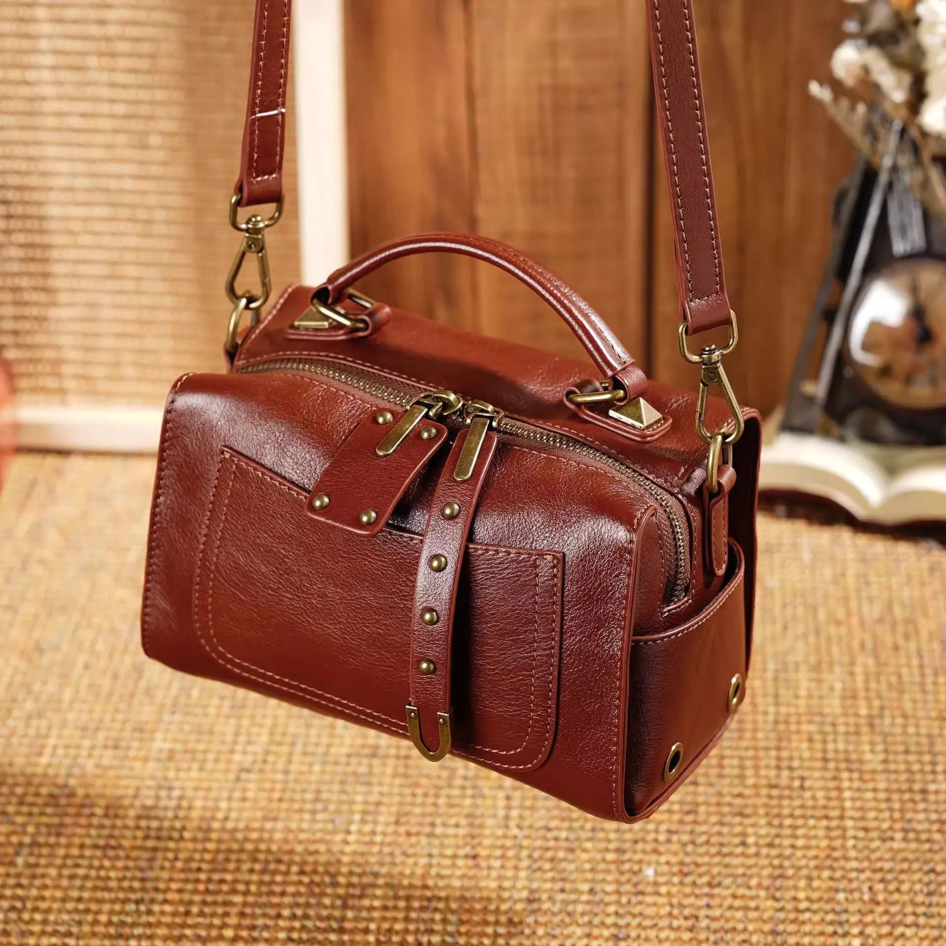 Spring and summer popular new bags, fashionable and versatile commuting bags, hand-held single shoulder crossbody pillows, trendy bags
