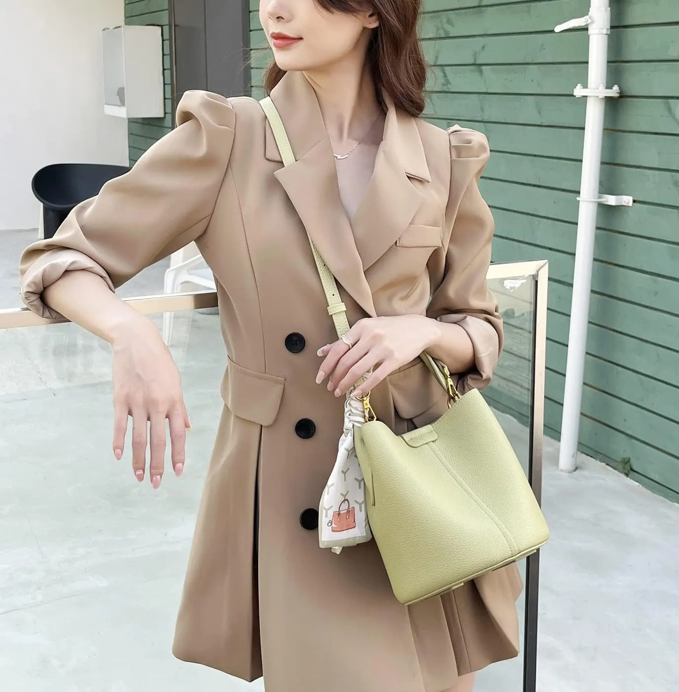 Stylish Soft Leather Crossbody Bucket Bag for Women - Versatile Handbag with Clutch and Top Handle