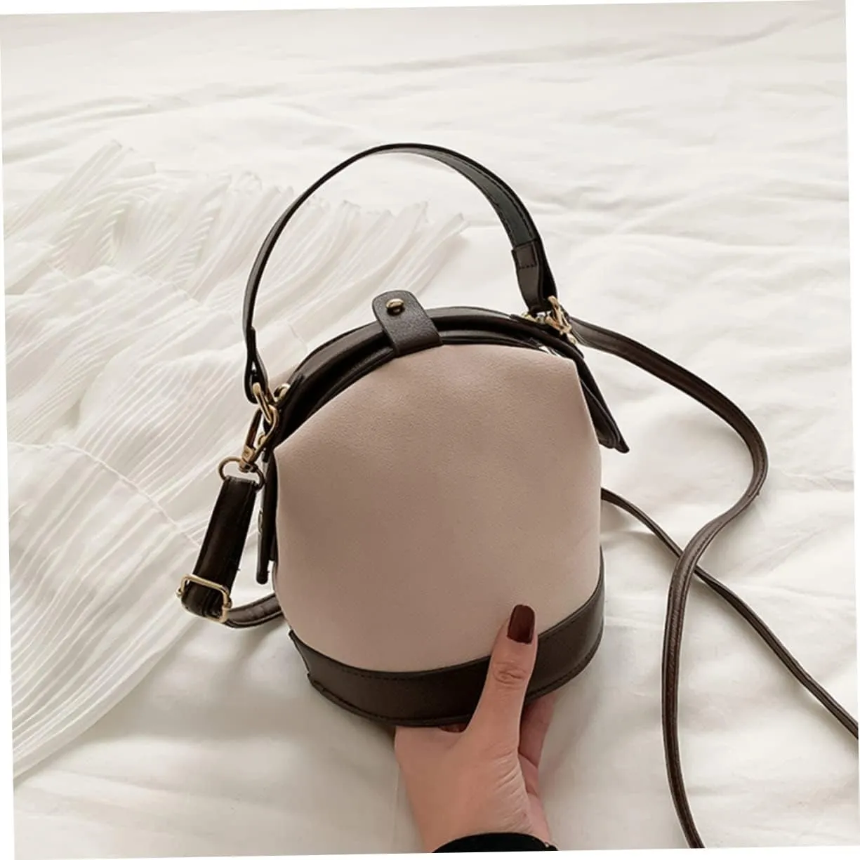 TENDYCOCO Elegant and Eye-Catching Frosted Grain Messenger Bag for Women Lightweight and Practical Tote Bag for Girls Office and Leisure