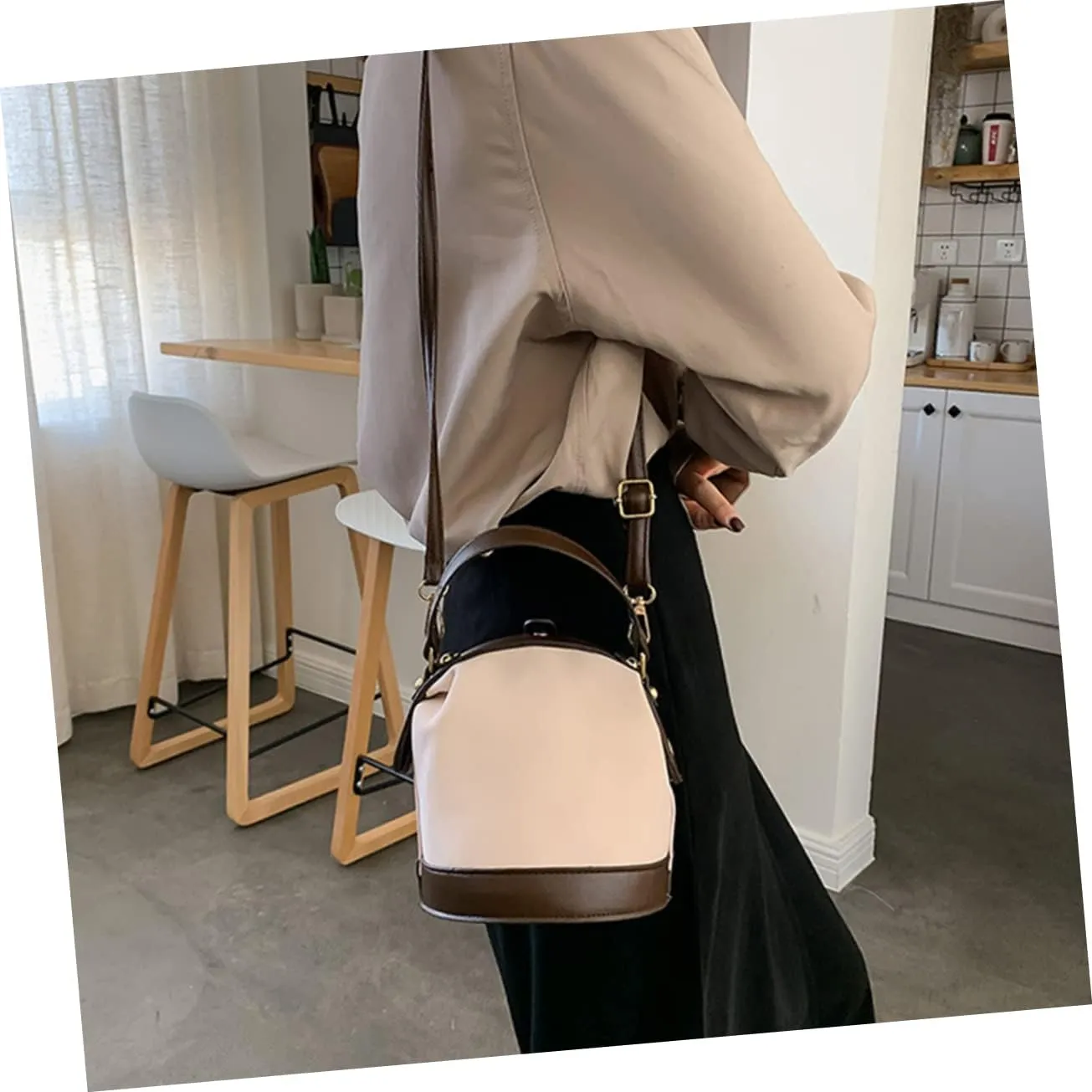 TENDYCOCO Elegant and Eye-Catching Frosted Grain Messenger Bag for Women Lightweight and Practical Tote Bag for Girls Office and Leisure