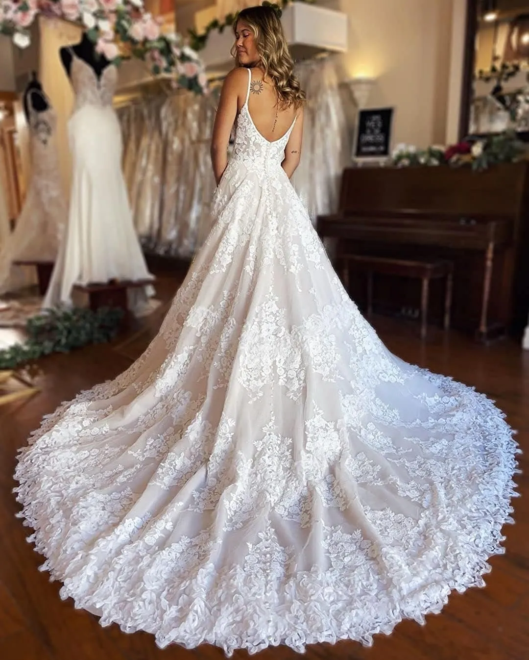 Tulle Beach Wedding Dresses for Women 2025 Lace Appliques Bridal Gown with Train