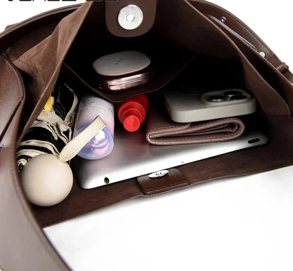 VANDERWAH Vintage Bucket Bag Light Shoulder Crossbody Bags for Women Luxury Personality Design Large Casual Commuting Tote Bag