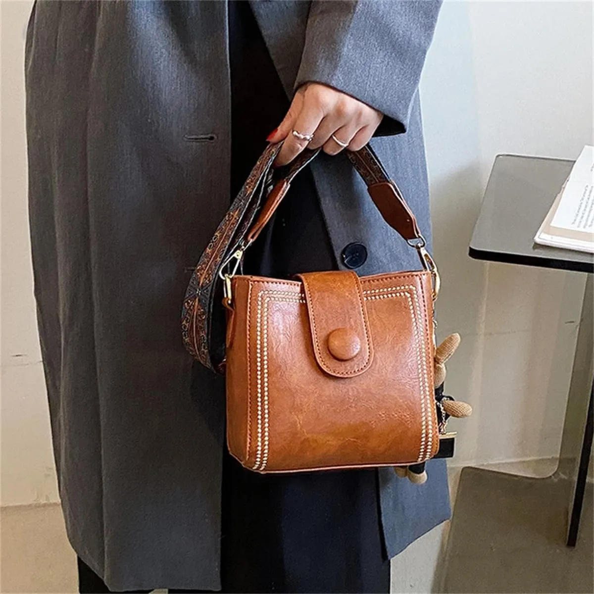 Vintage Fashion Bag With Adjustable Wider Shoulder Strap,Retro Small Water Bucket Bag,Leather Large Crossbody Purse for Women