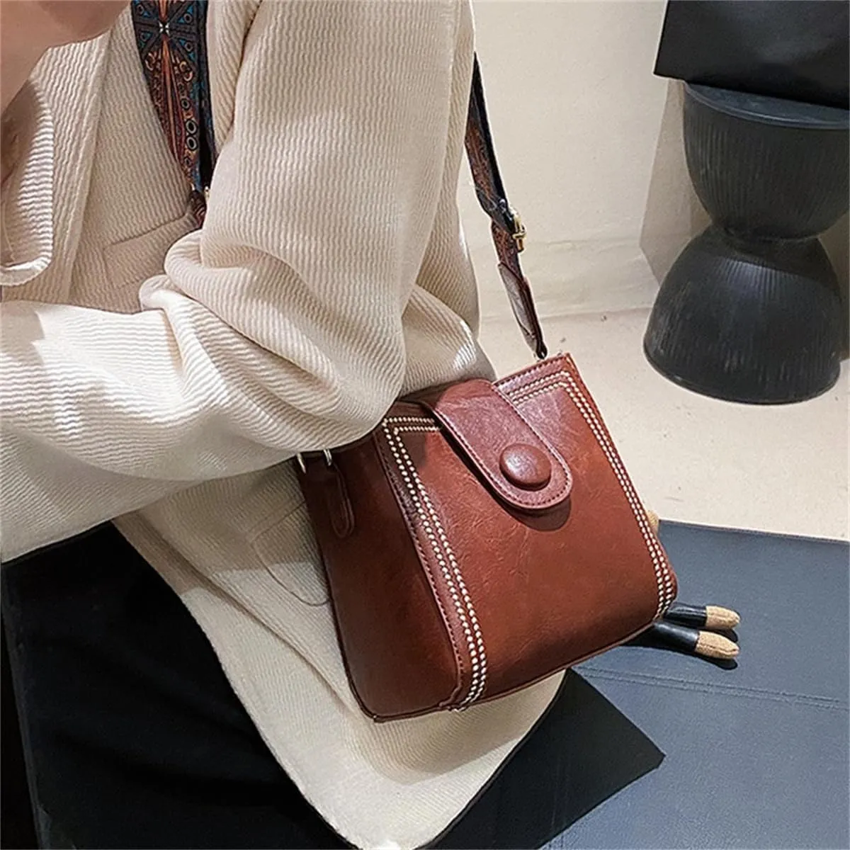 Vintage Fashion Bag With Adjustable Wider Shoulder Strap,Retro Small Water Bucket Bag,Leather Large Crossbody Purse for Women