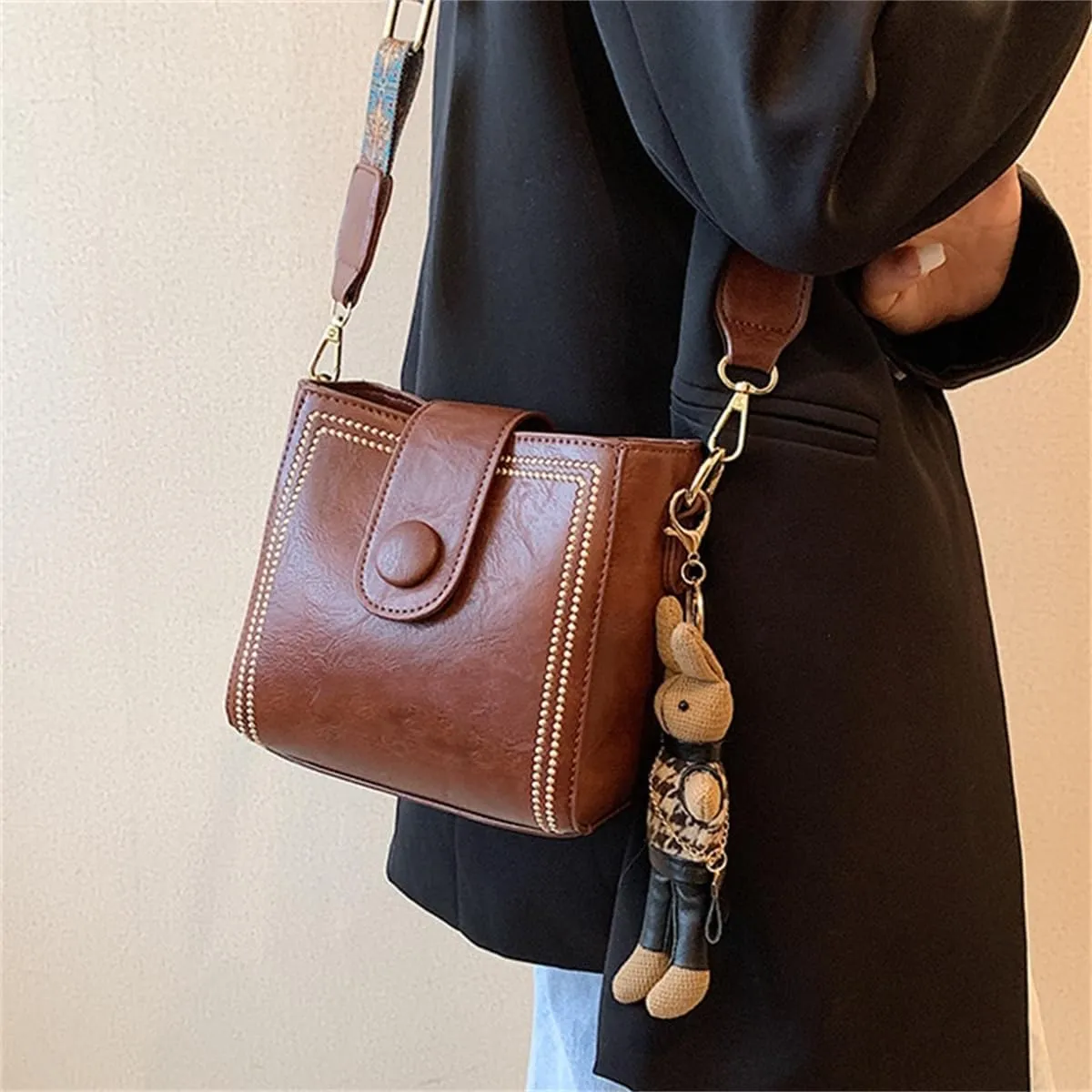 Vintage Fashion Bag With Adjustable Wider Shoulder Strap,Retro Small Water Bucket Bag,Leather Large Crossbody Purse for Women