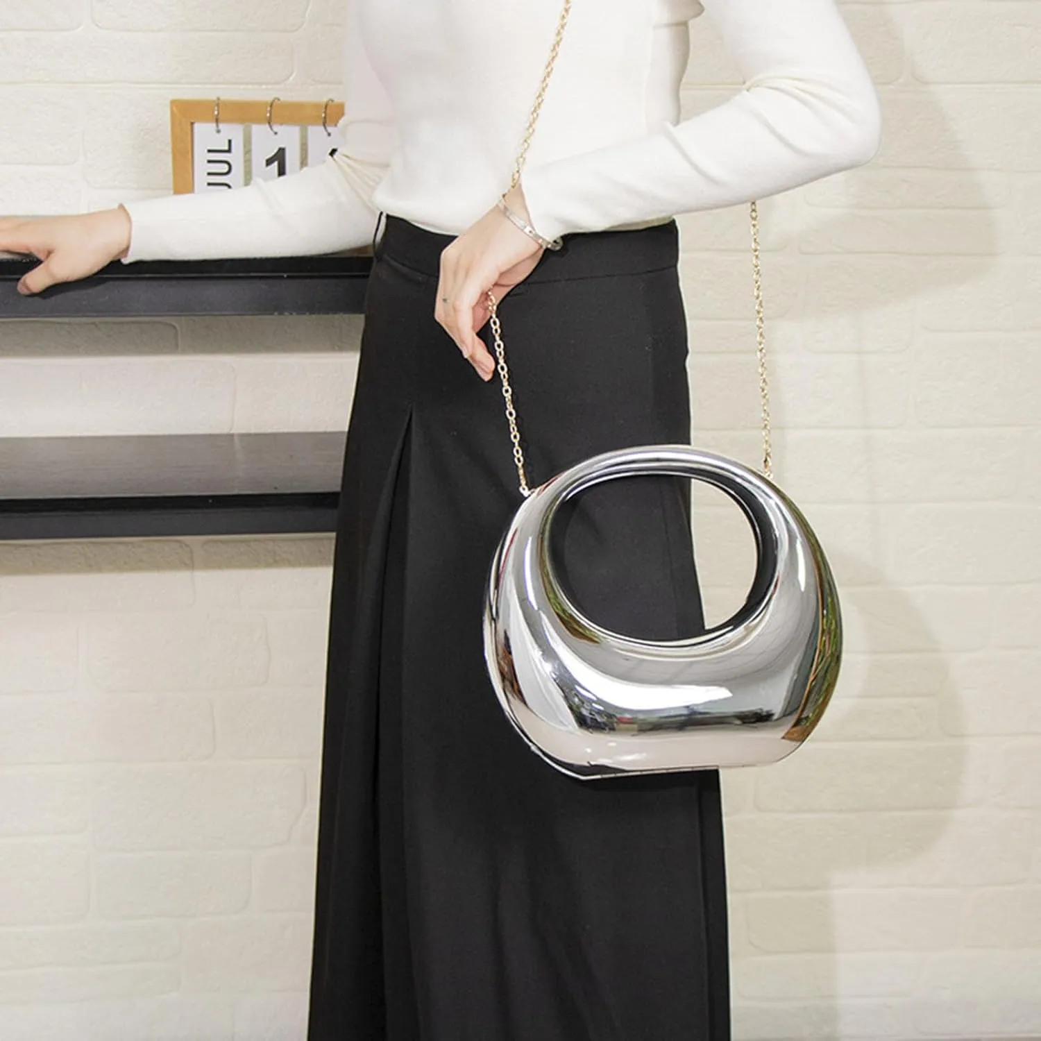 Women's Acrylic Handheld Moon Bag Fashionable And Personalized Metal Evening Handbag Elegant Evening Shoulder Bag