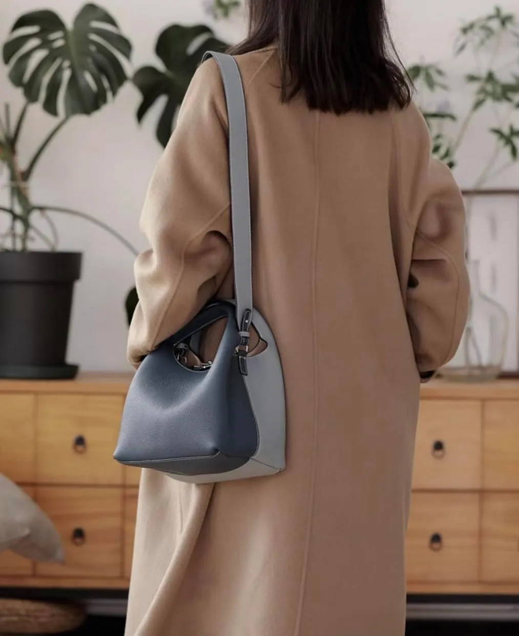 Women's Leather Commuting Bucket Bag Color-blocking Handbag Cowhide Basket Shoulder Crossbody Bag Top Handle Versatile